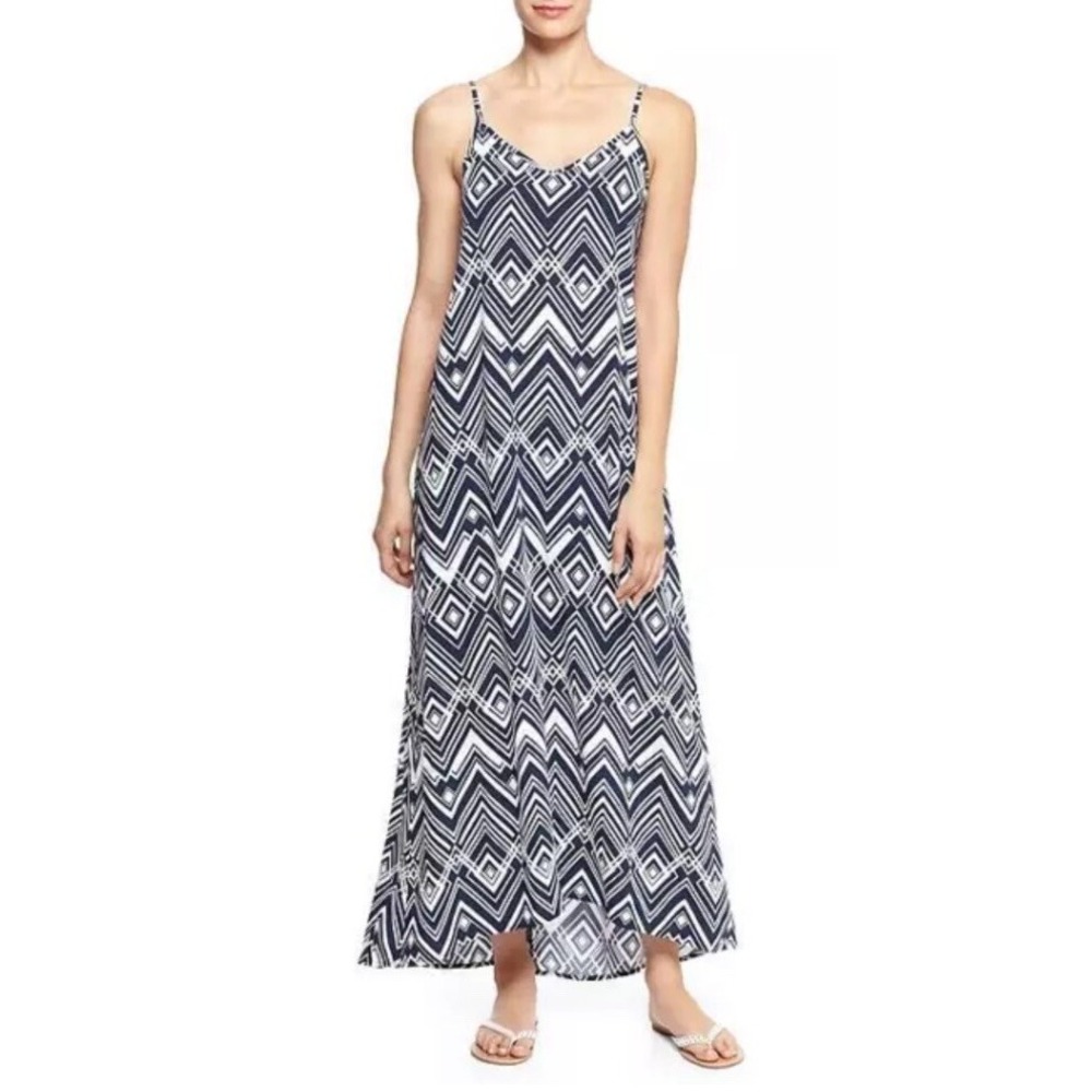 Gap Womens XS Navy Blue White Geometric Chevron Print Rayon Maxi Dress V-Neck